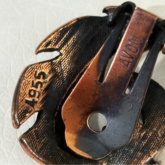 Vintage copper tone brooch and Avon clip on earrings - Picture 3 of 9